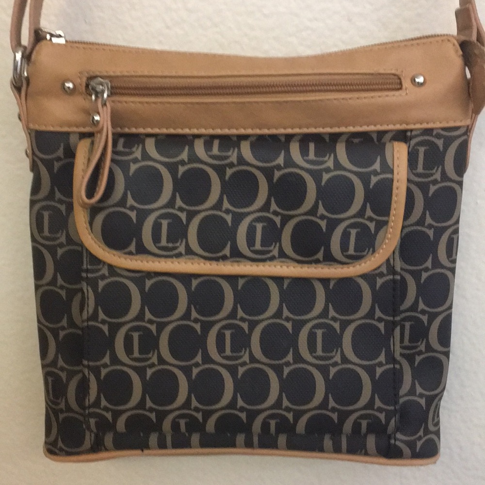 5/$10❤️❤️❤️Crossbody With Adjustable Strap